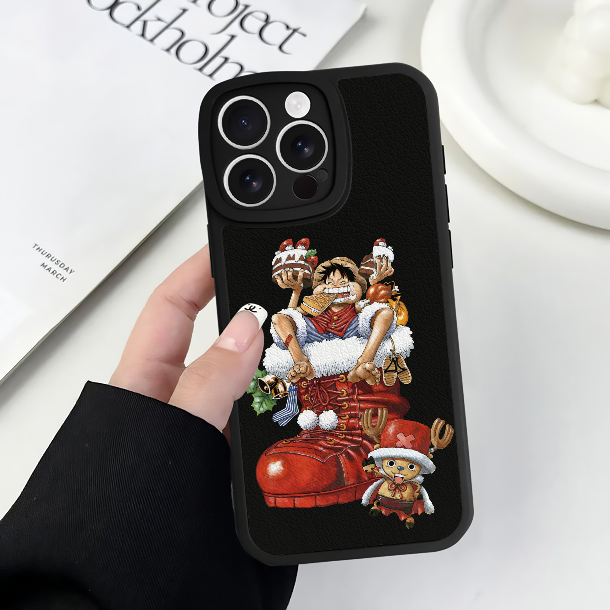 （画像用） ワンピース モンキー・D・ルフィ ONE PIECE Monkey D. Luffy 【iPhone 16シリーズ対応】シリコンスマホケース（レザー調） 材質：シリコン
